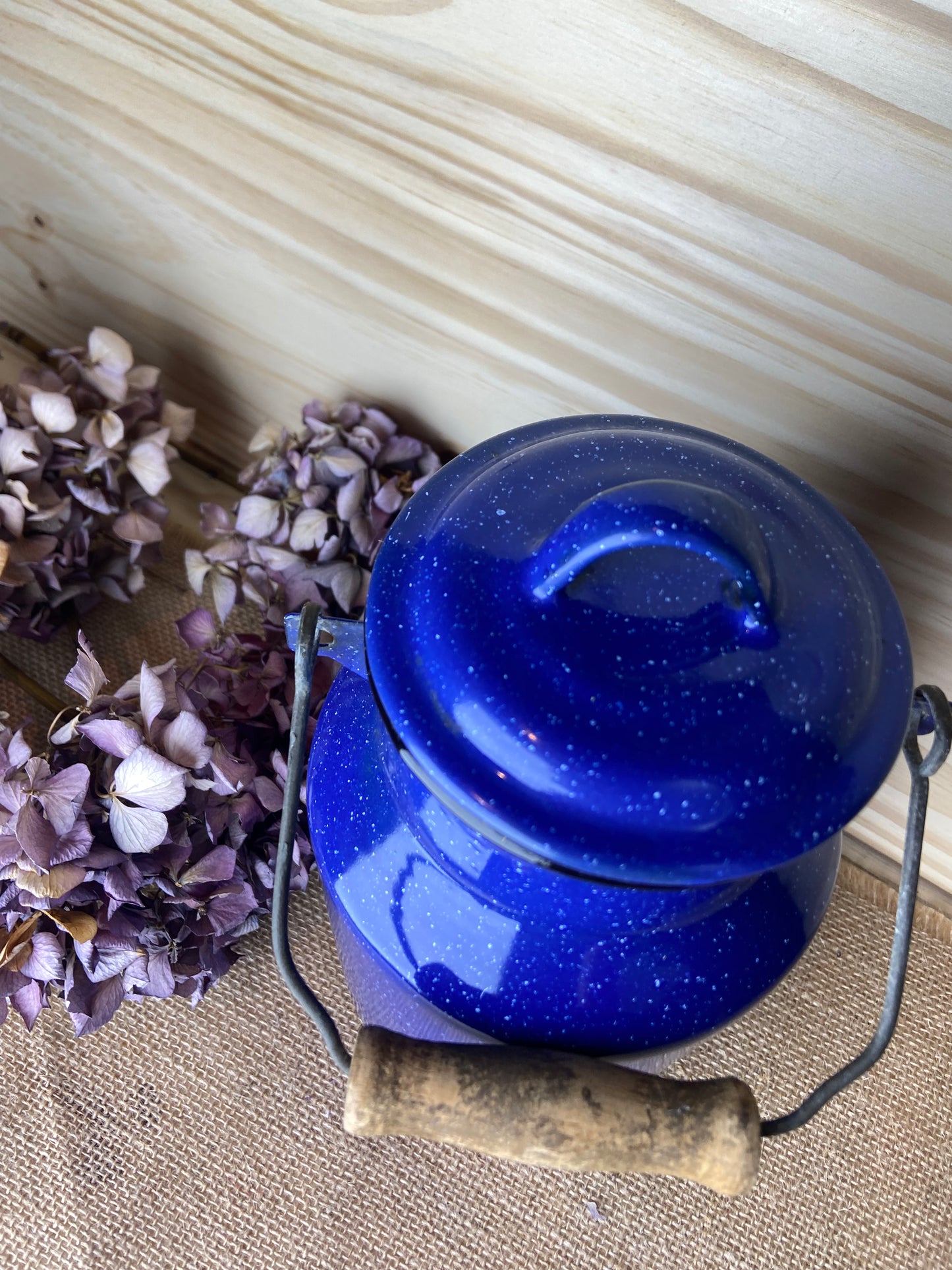 Pot à lait émaillé bleu