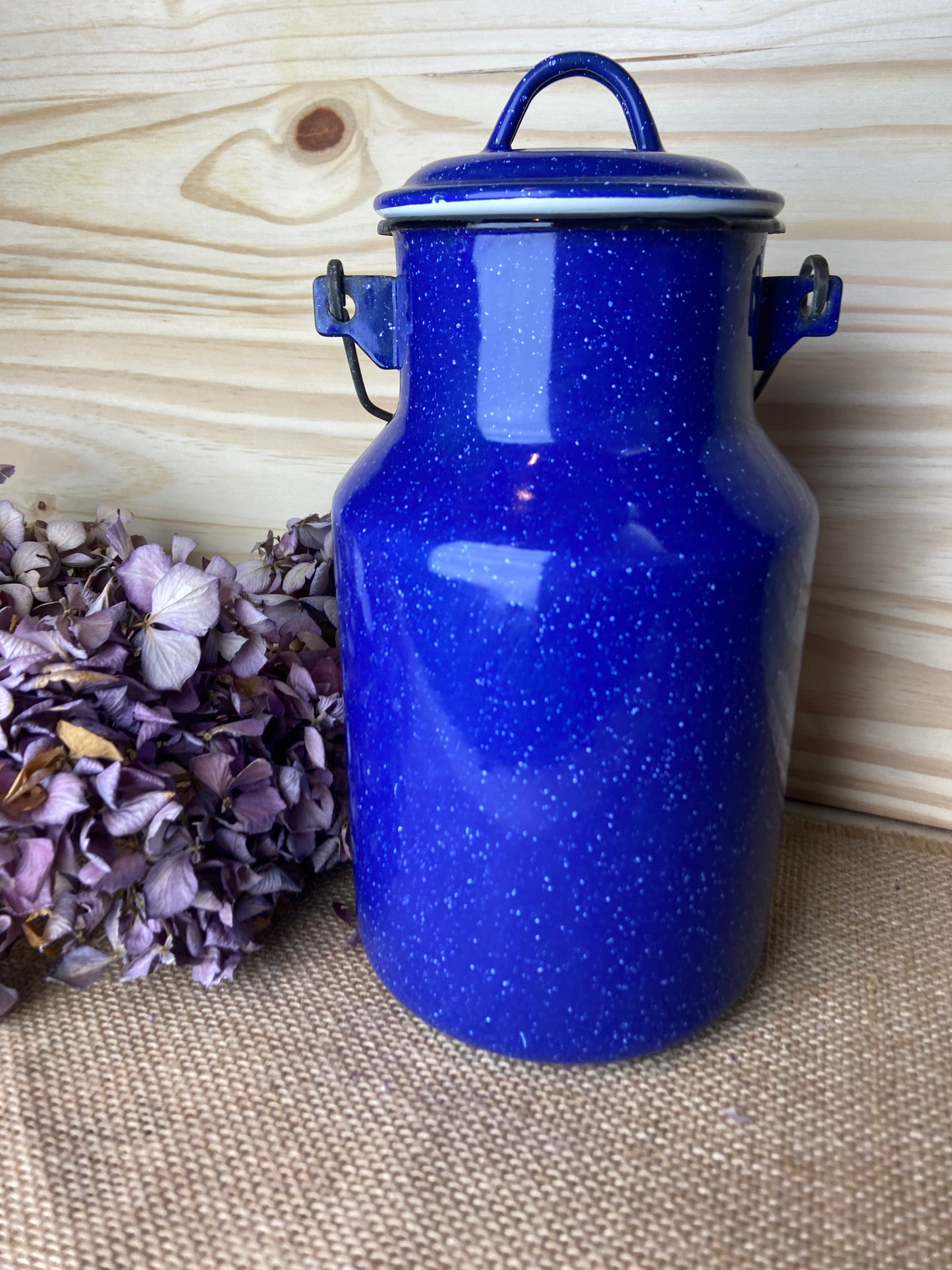 Pot à lait émaillé bleu