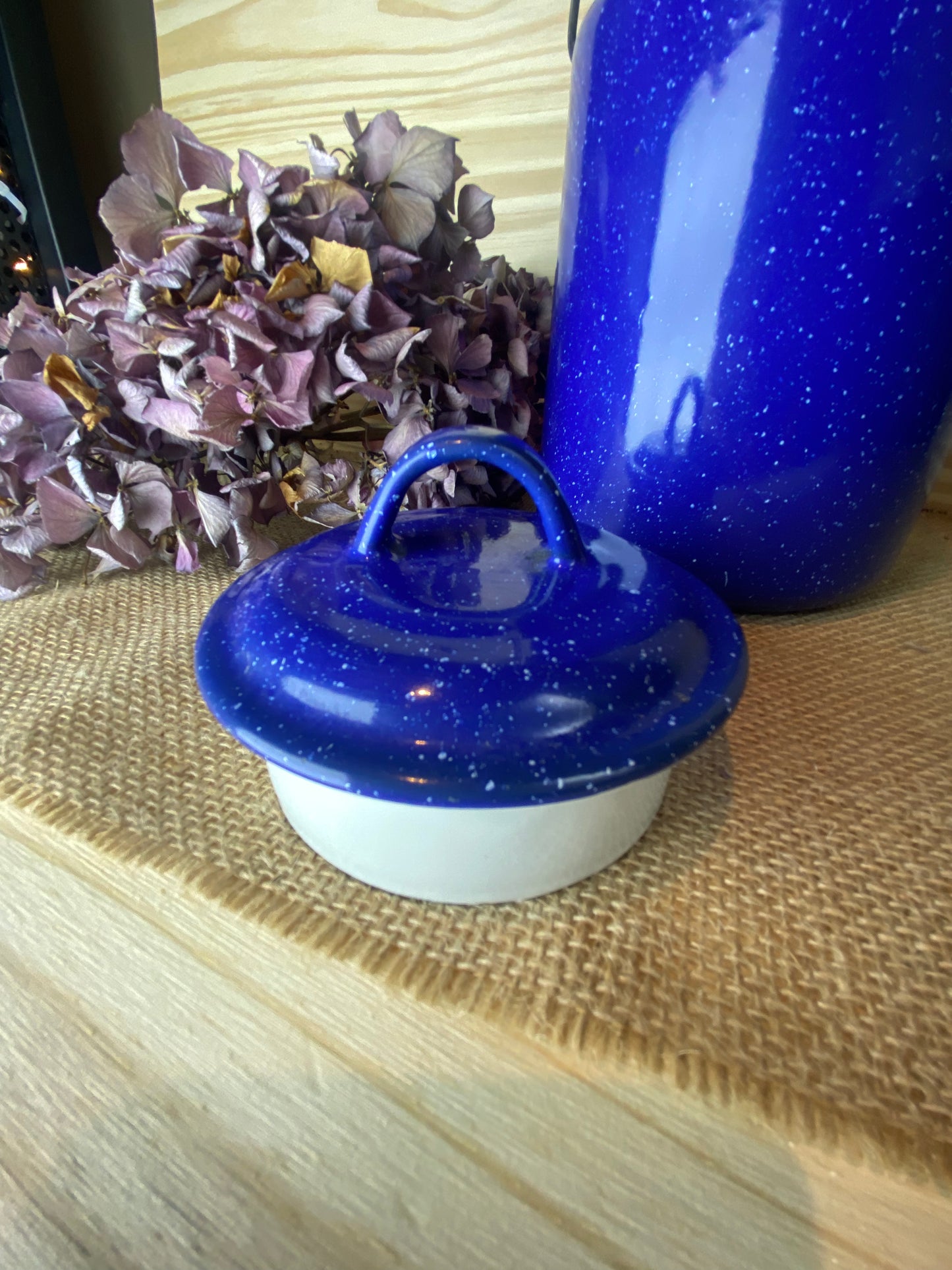 Pot à lait émaillé bleu