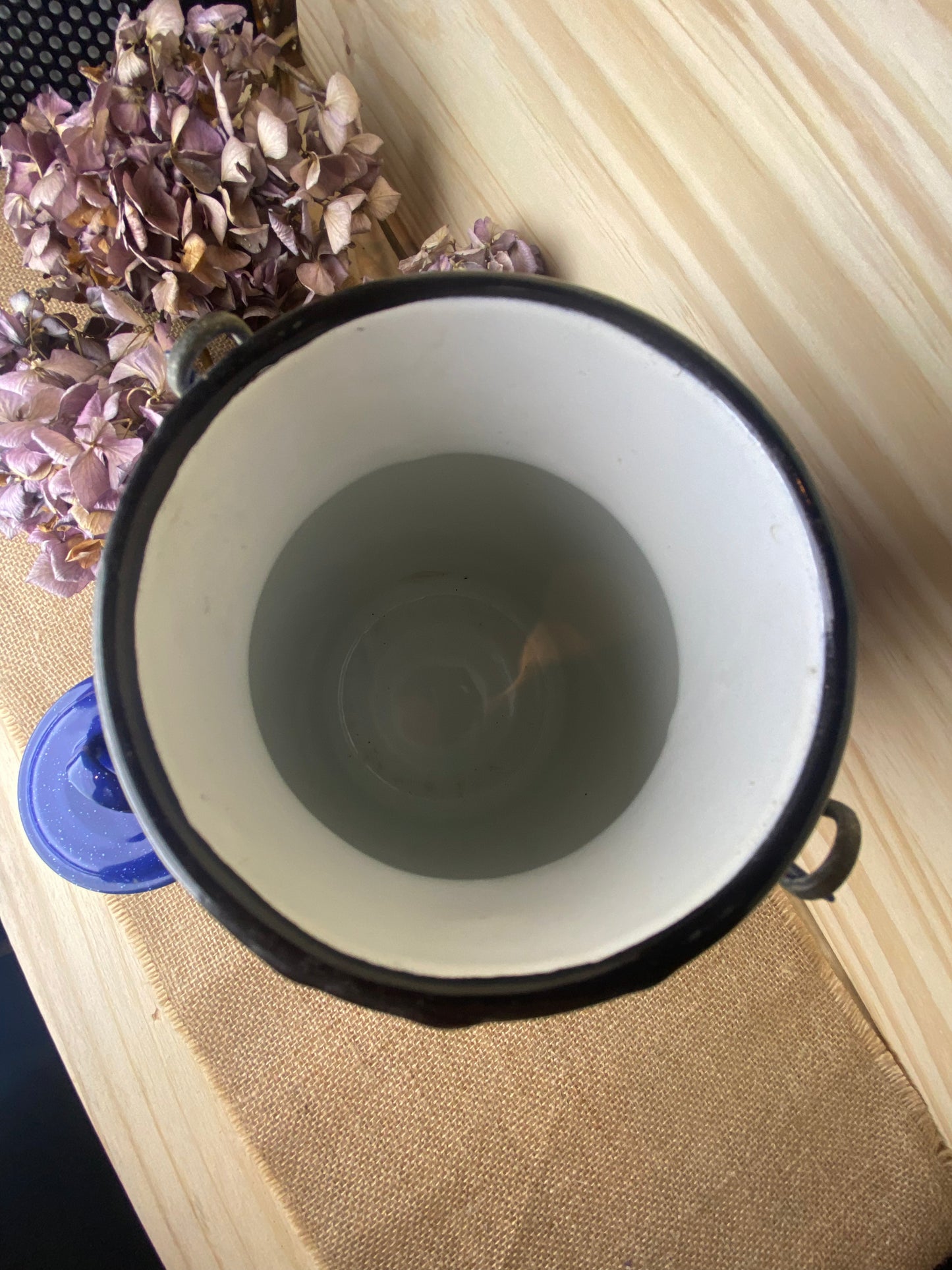 Pot à lait émaillé bleu