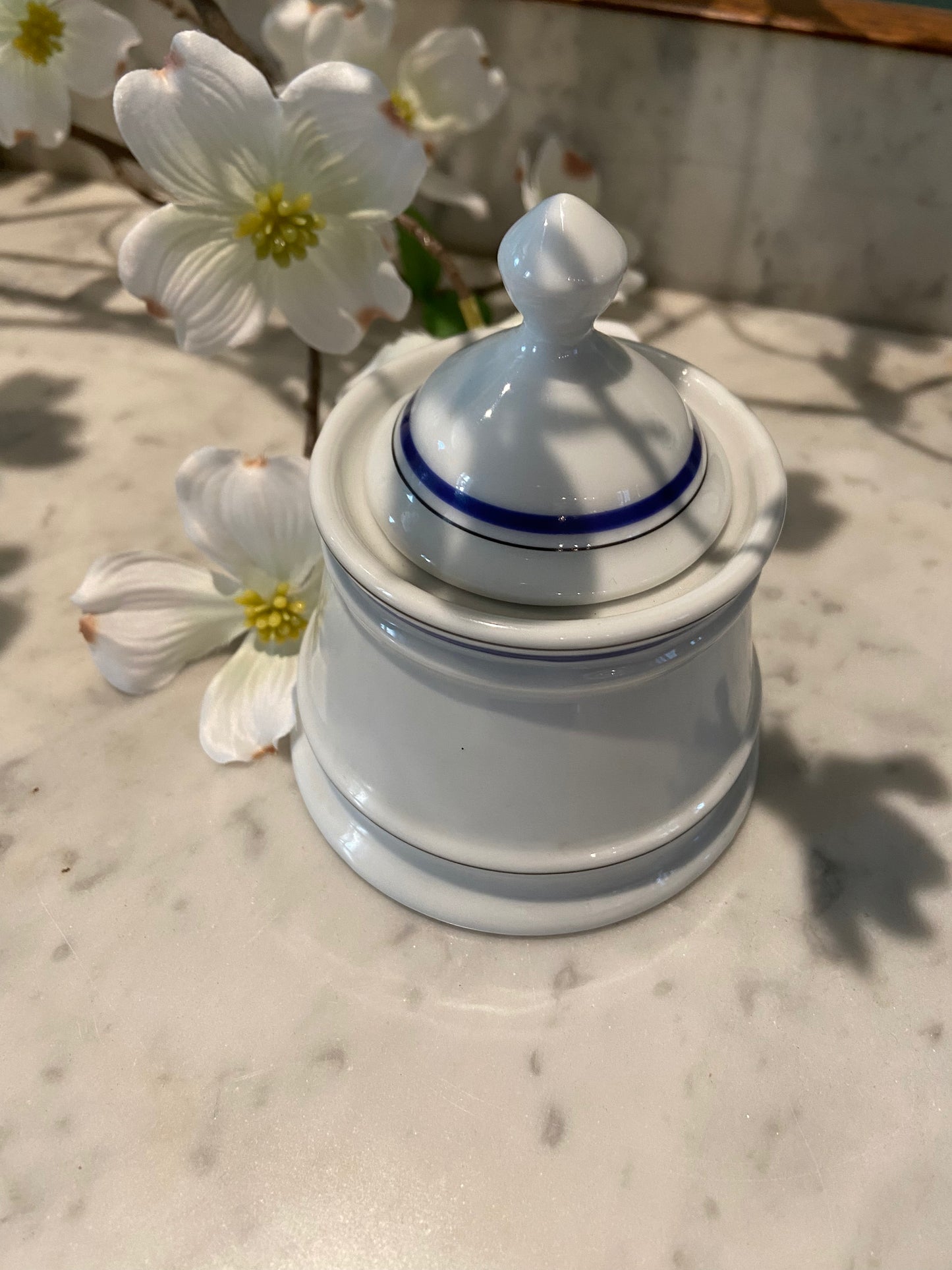 Sucrier en porcelaine