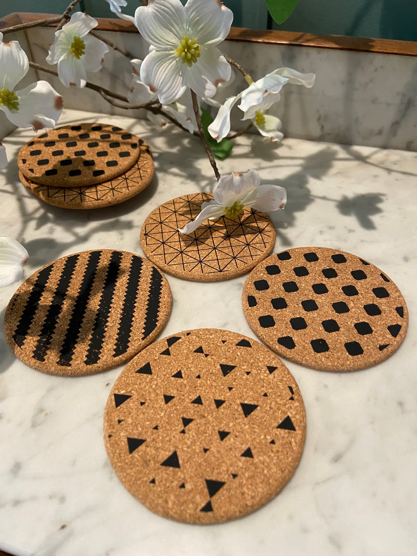 Sous-verres en liège avec motifs géométriques