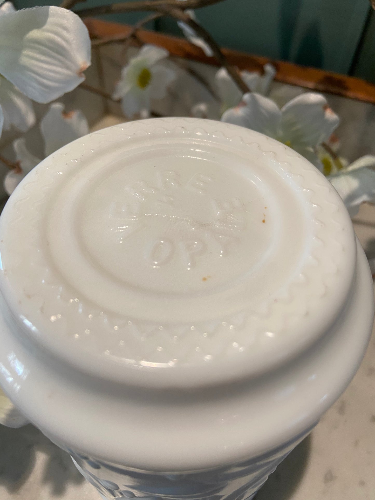 Vase en verre opaline blanc
