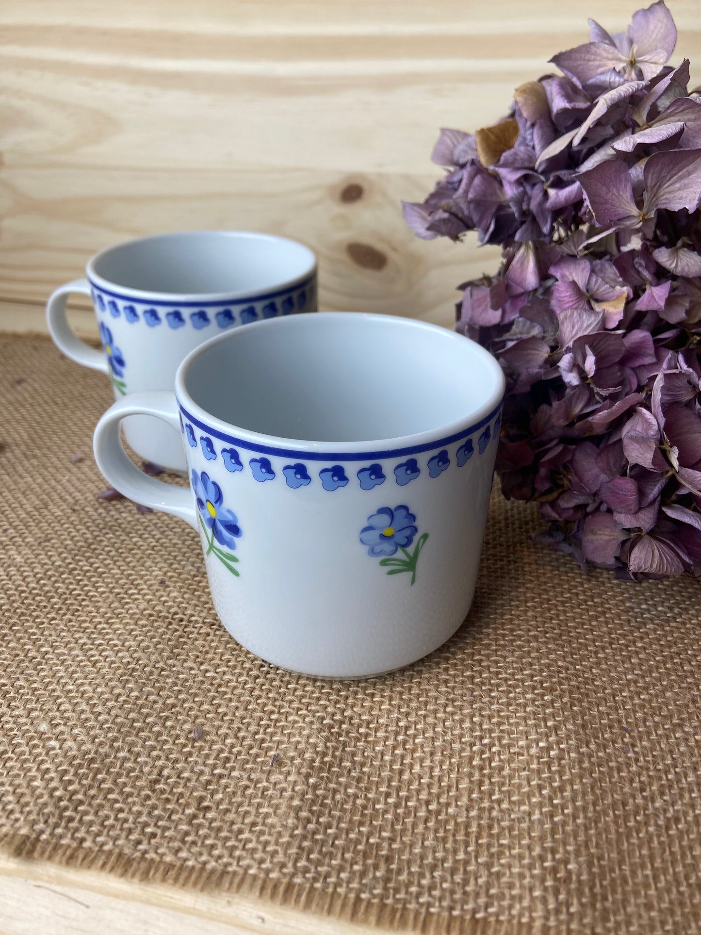 Lot de 2 tasses en porcelaine – Motif fleurs bleues