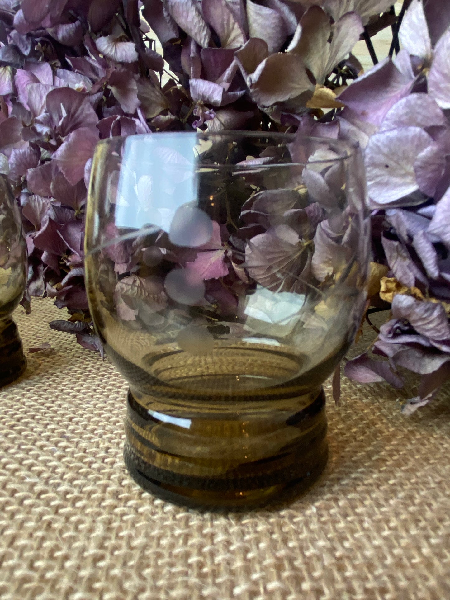 Lot de 8 petits verres à digestif en verre ambré