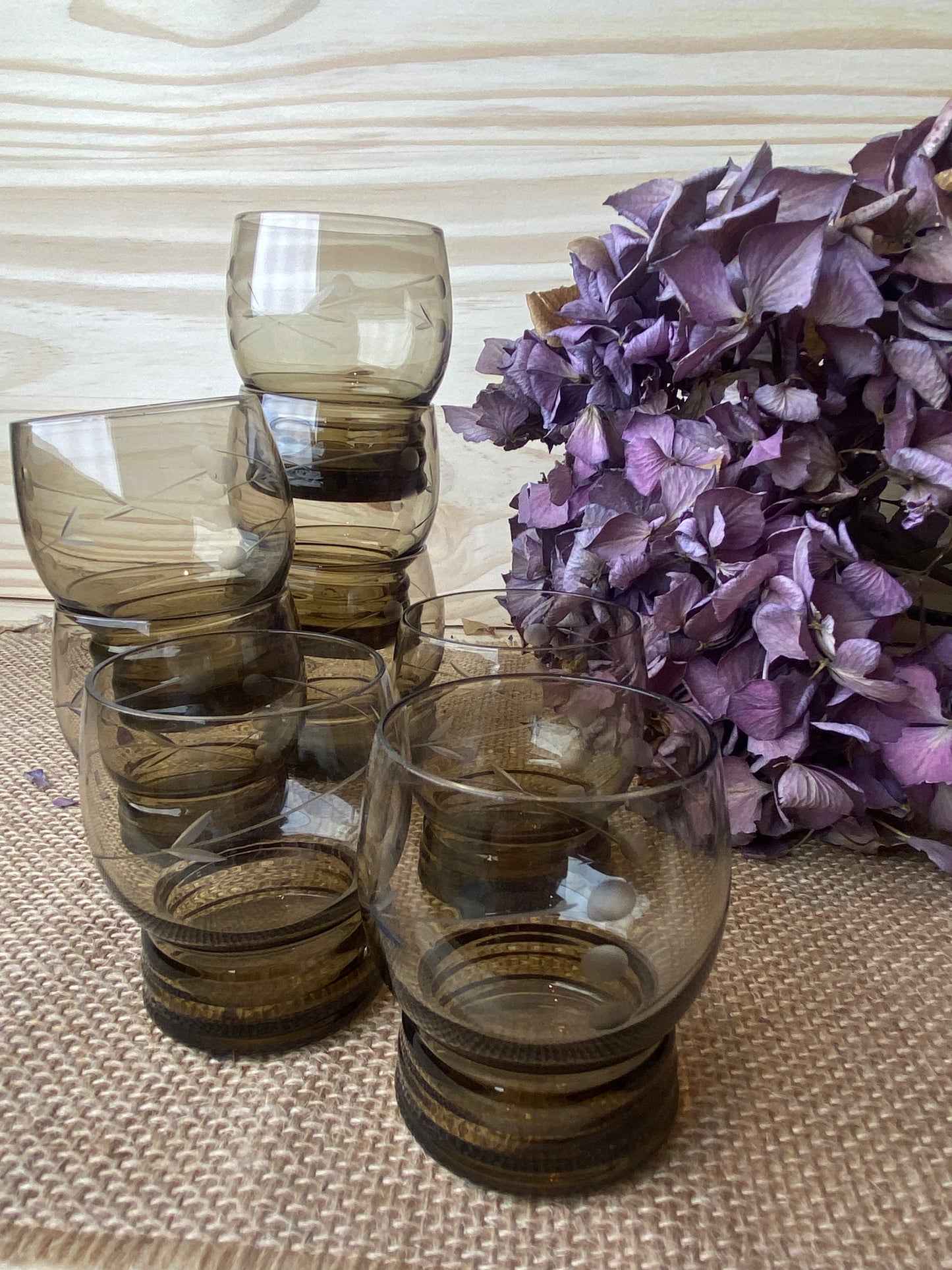 Lot de 8 petits verres à digestif en verre ambré