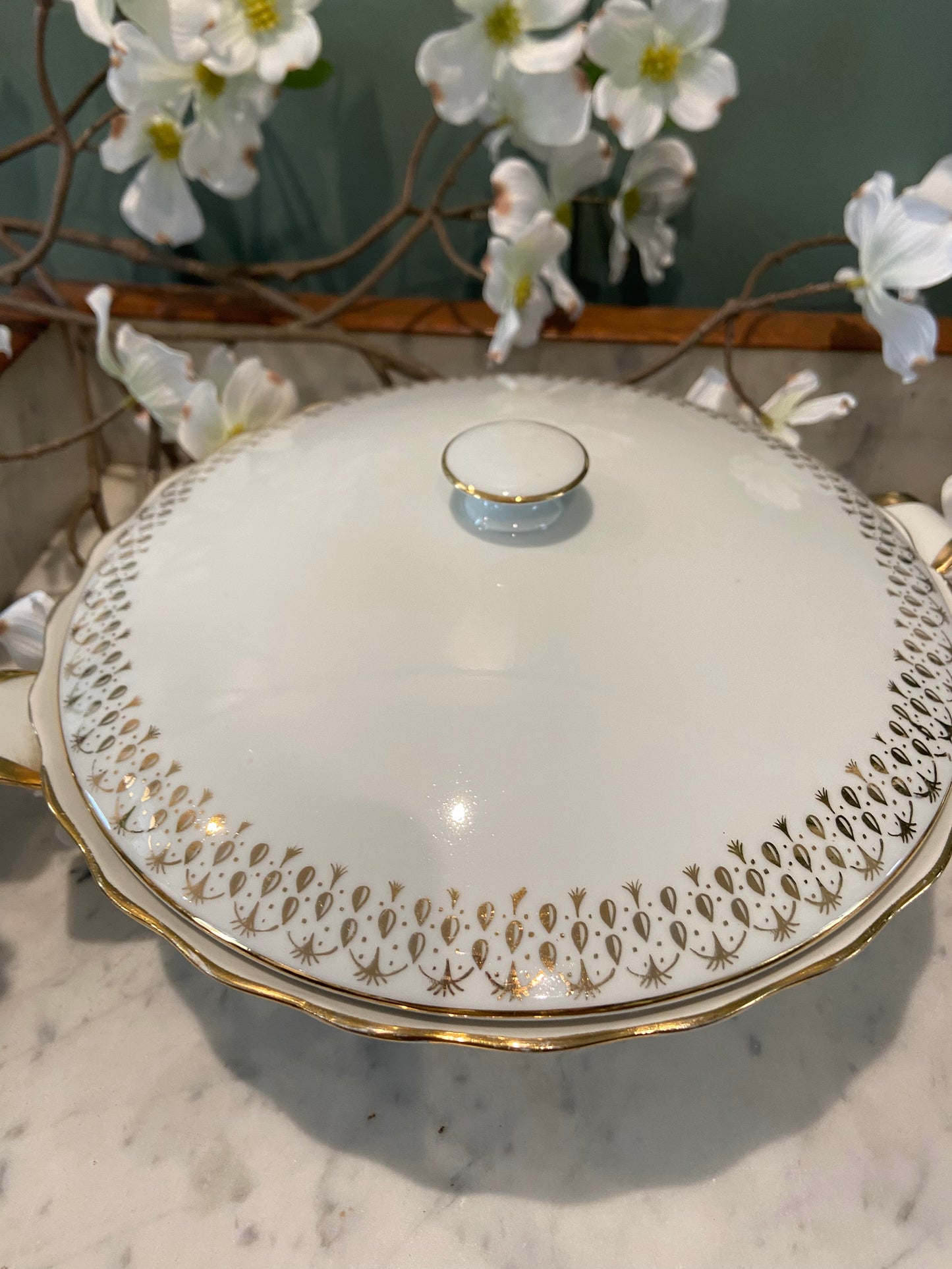 Grande soupière en pâte de Limoges