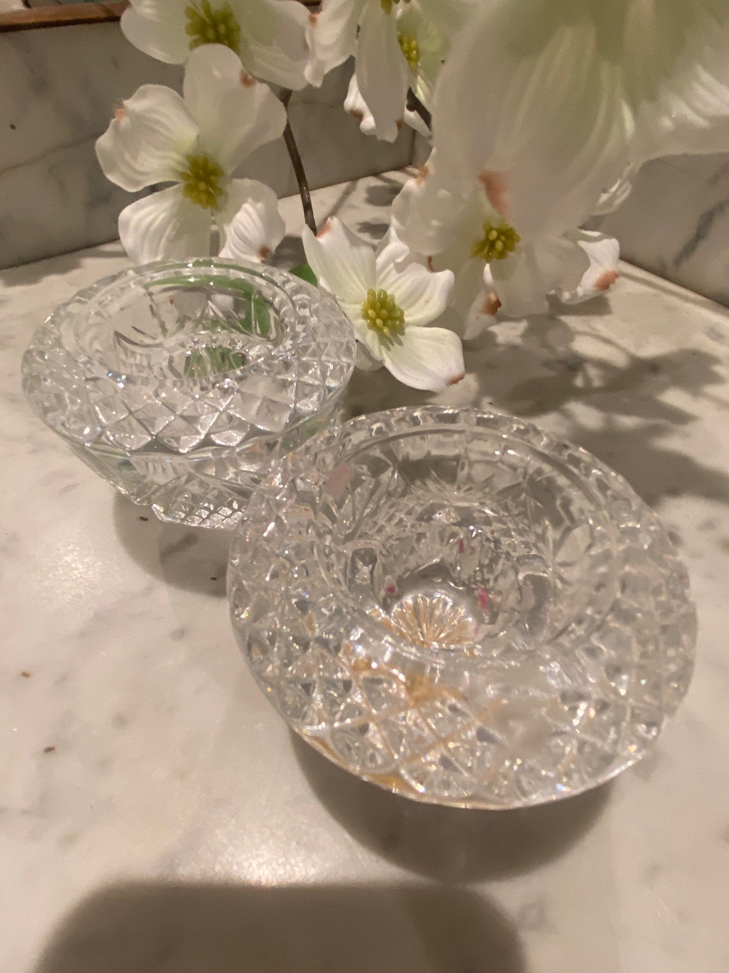 Paire de bougeoirs en cristal épais