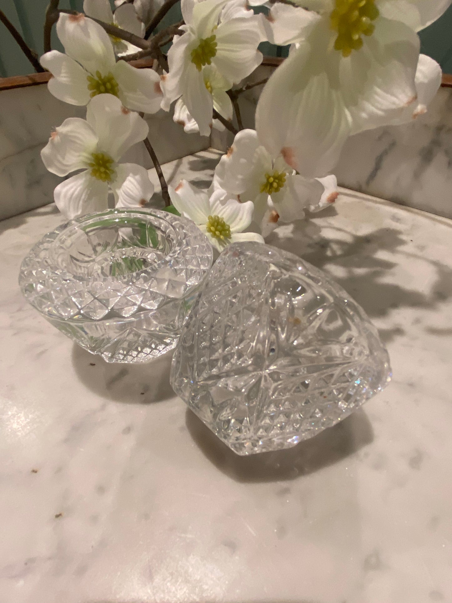 Paire de bougeoirs en cristal épais