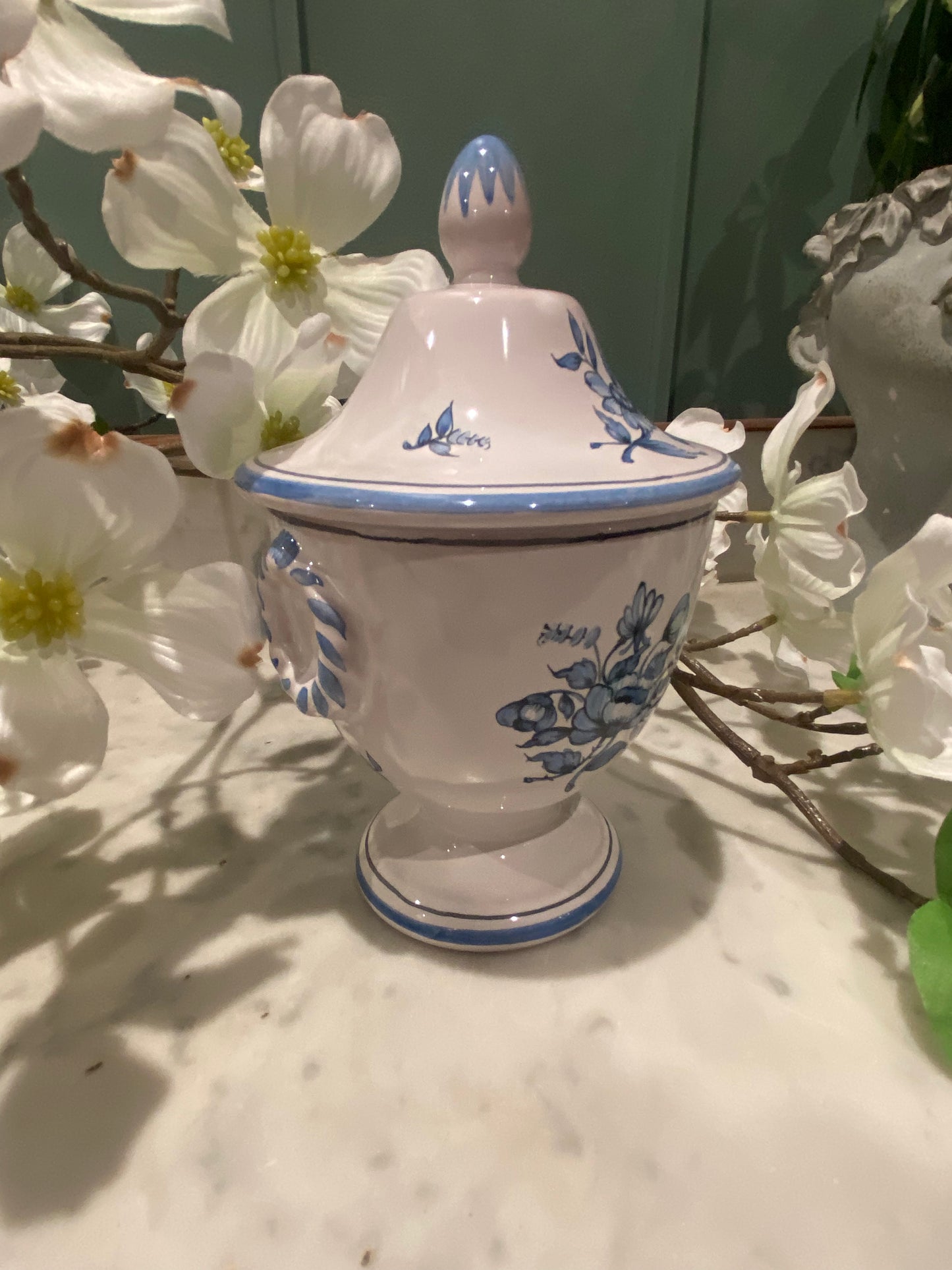Pot avec couvercle en céramique