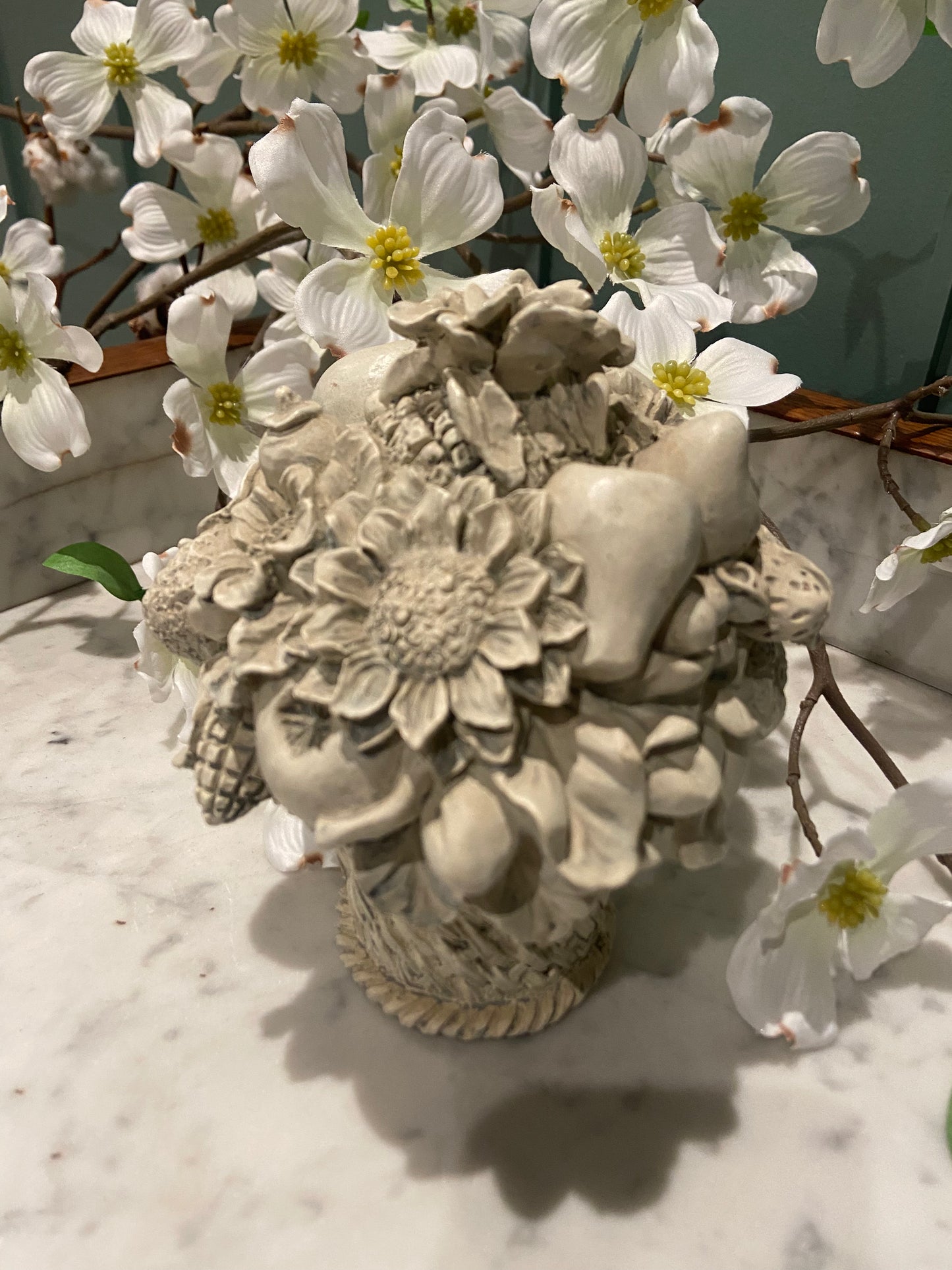 Panier de fruits en résine