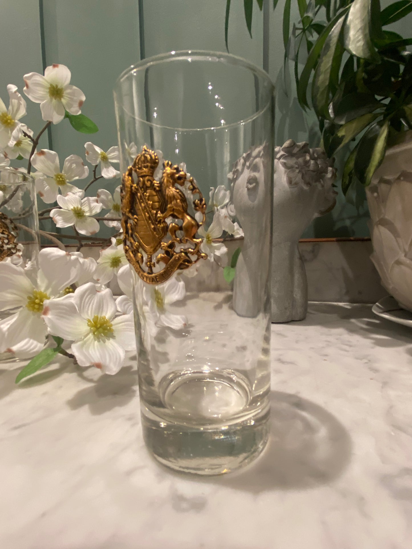 Verres décor écusson doré