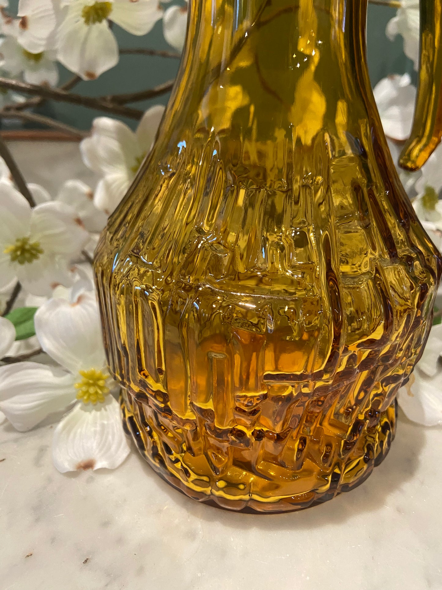 Carafe en verre ambré