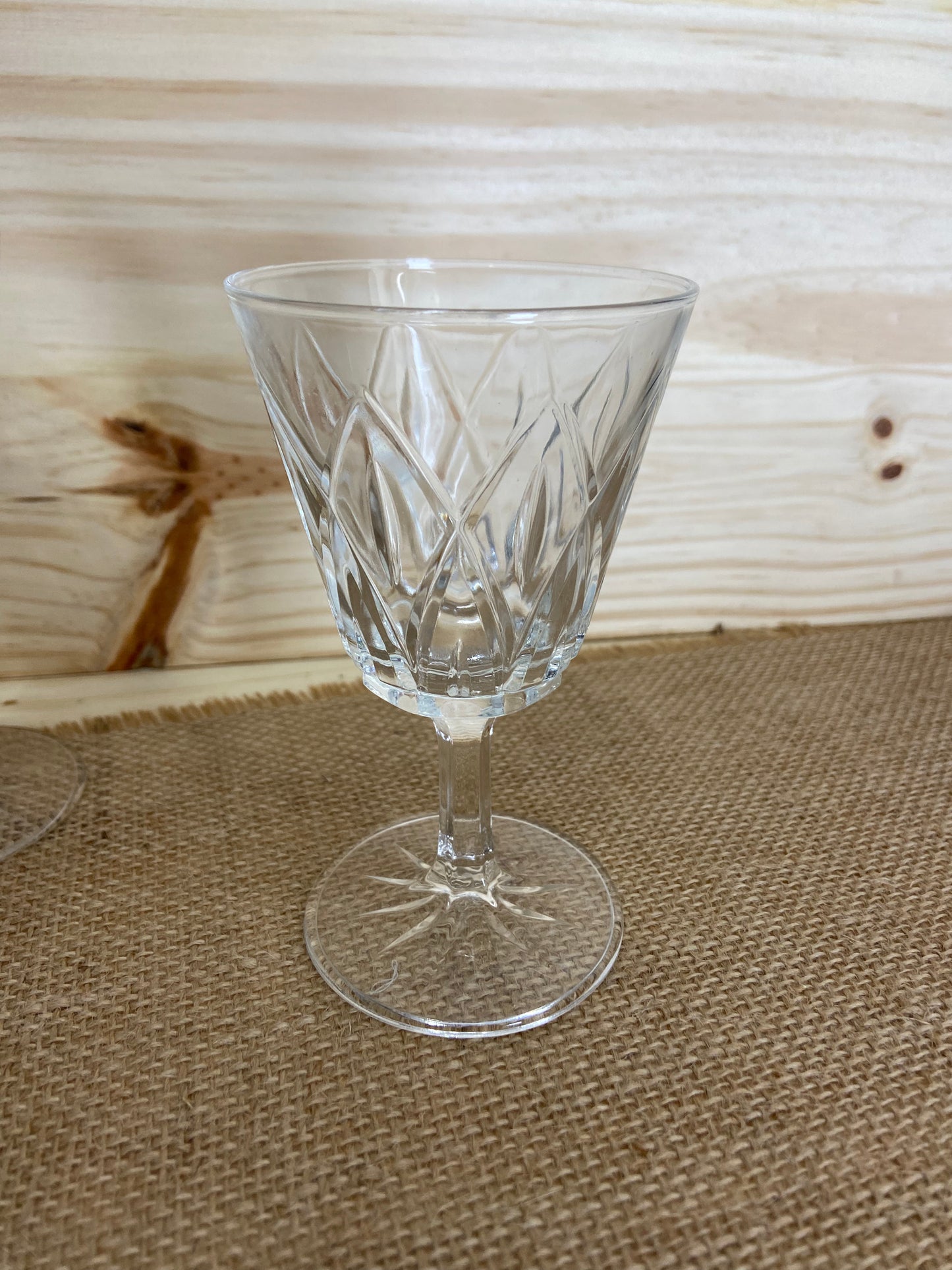 Verres à vin ciselés