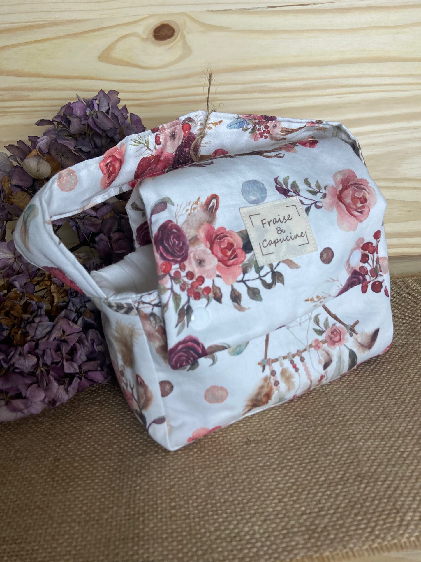 Ensemble sac, couche, lingettes et bavoir