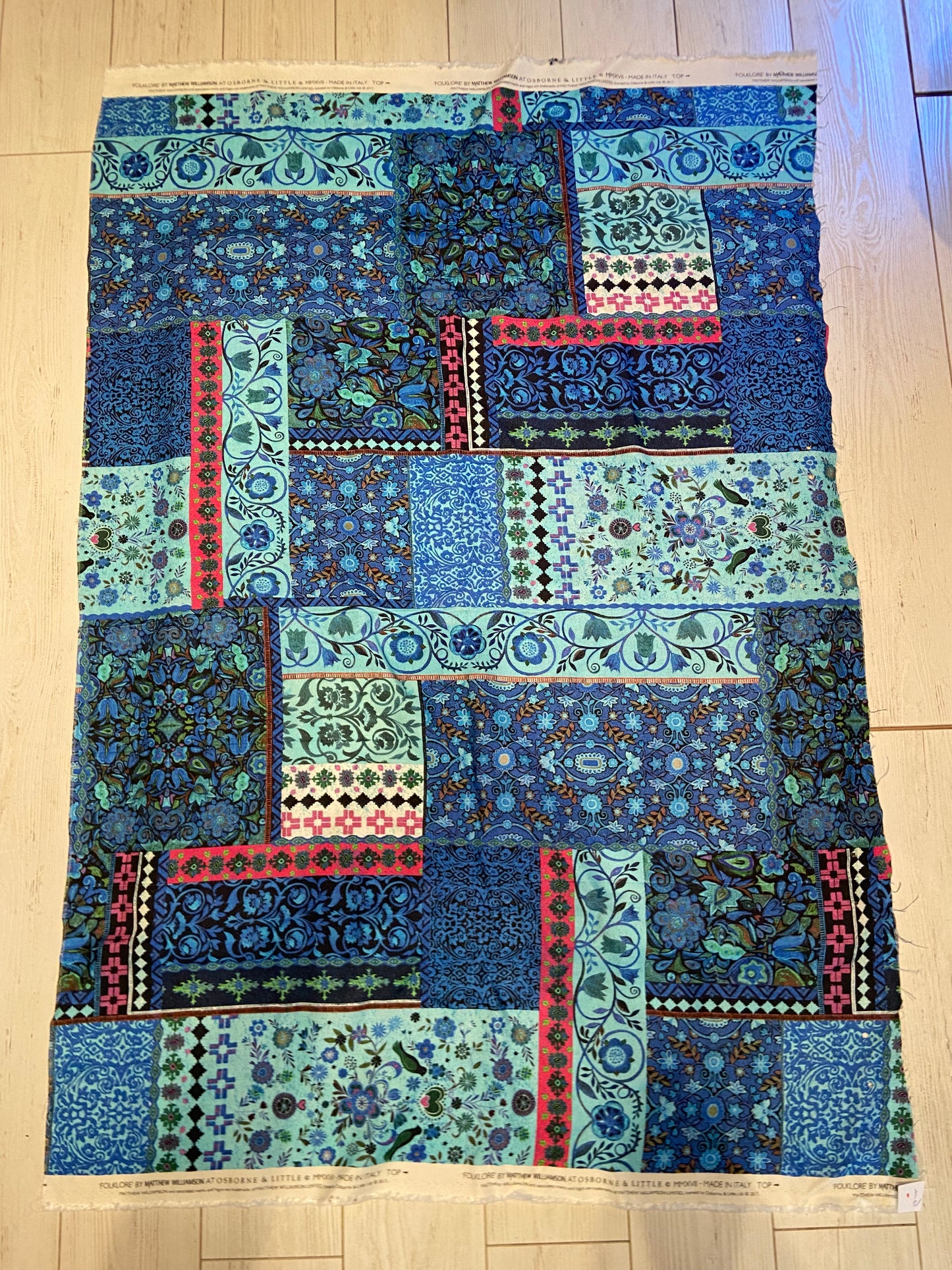 Chute de Tissu "FOLKLORE"