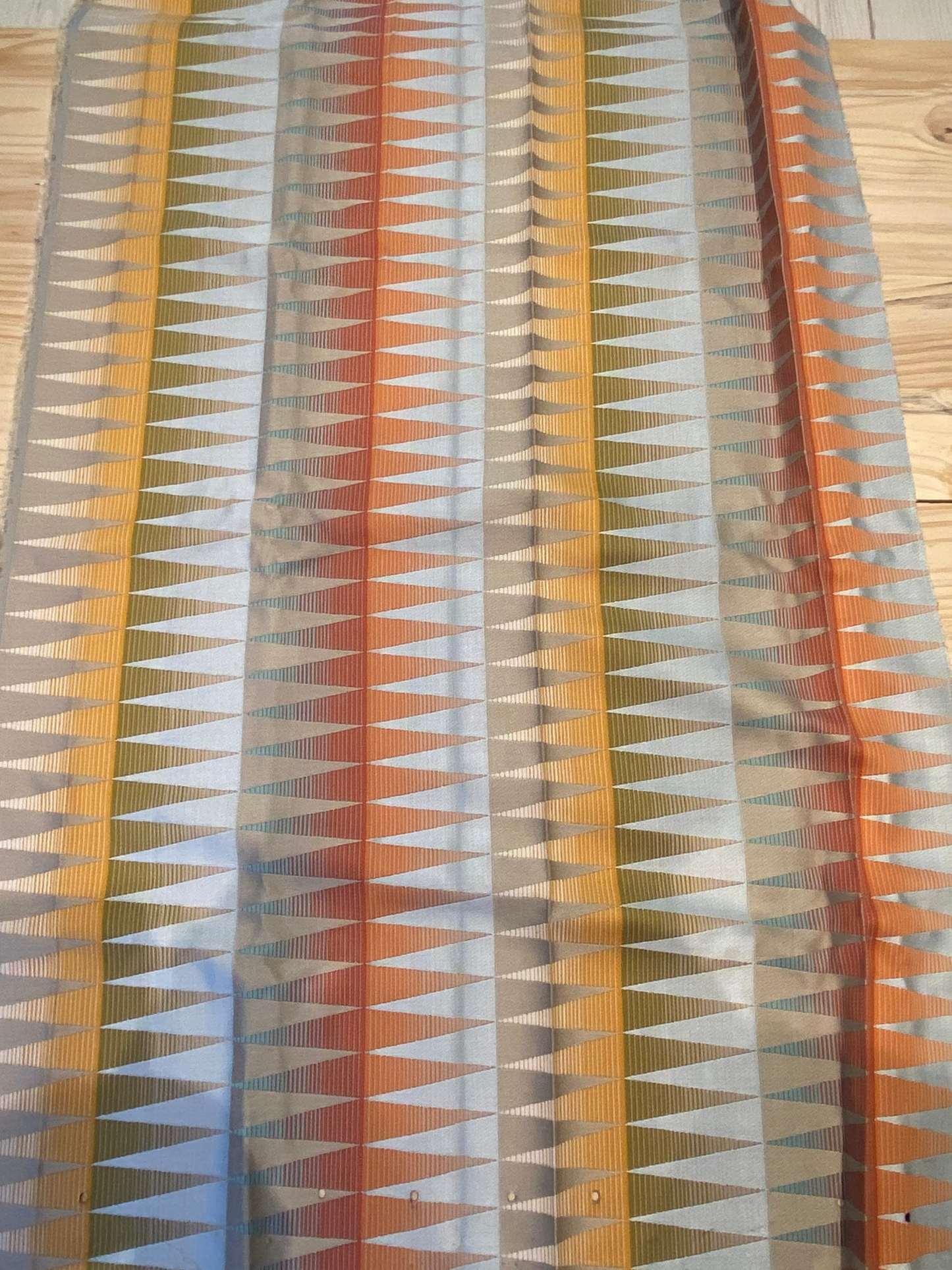 Chute de Tissu "IKAT"