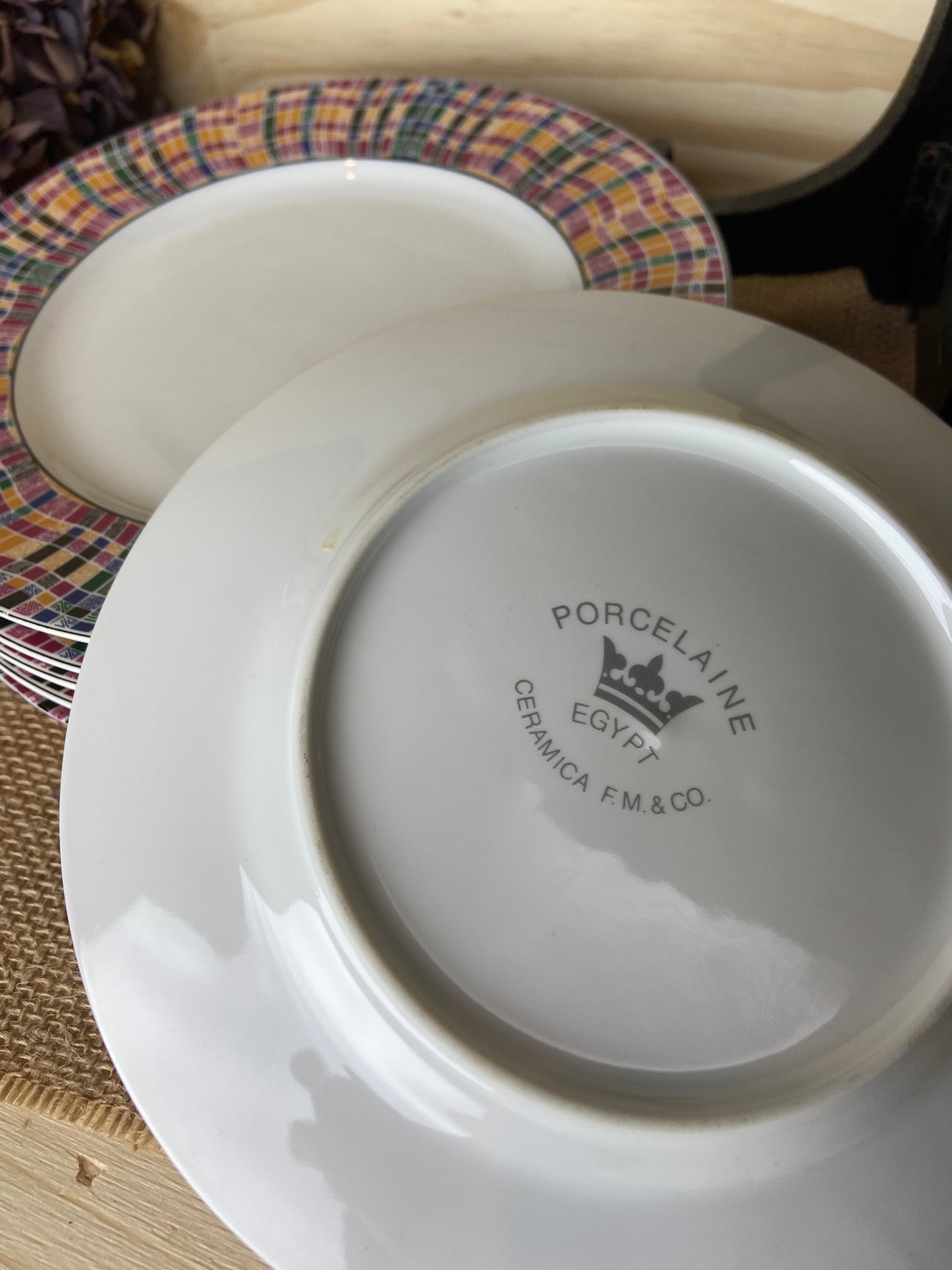 Assiettes en Porcelaine – Motif Mosaïque Multicolore