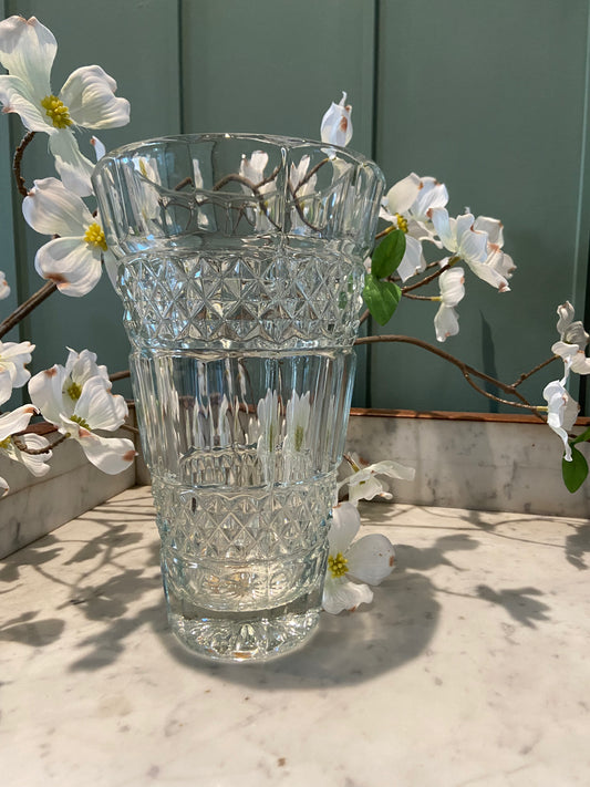 Grand vase en cristal sculpté