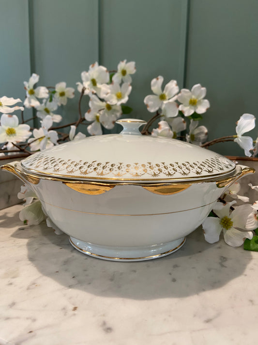 Grande soupière en pâte de Limoges