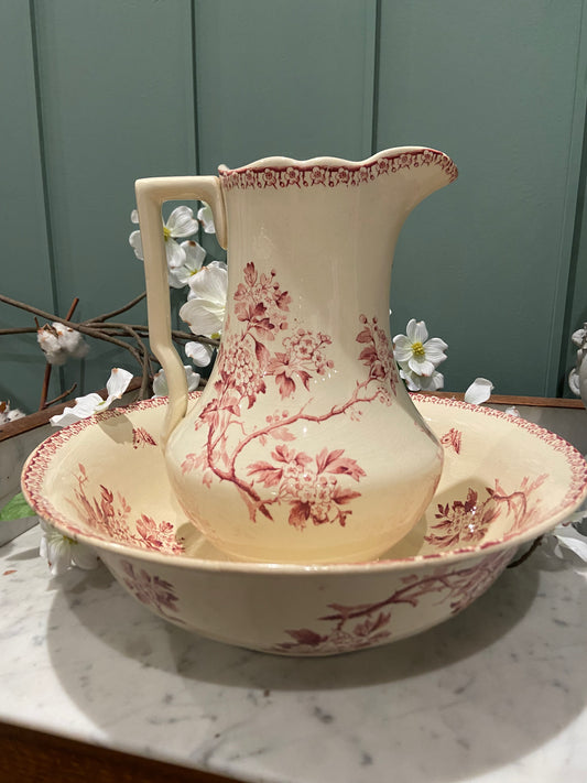 Broc et cuvette en porcelaine de Gien