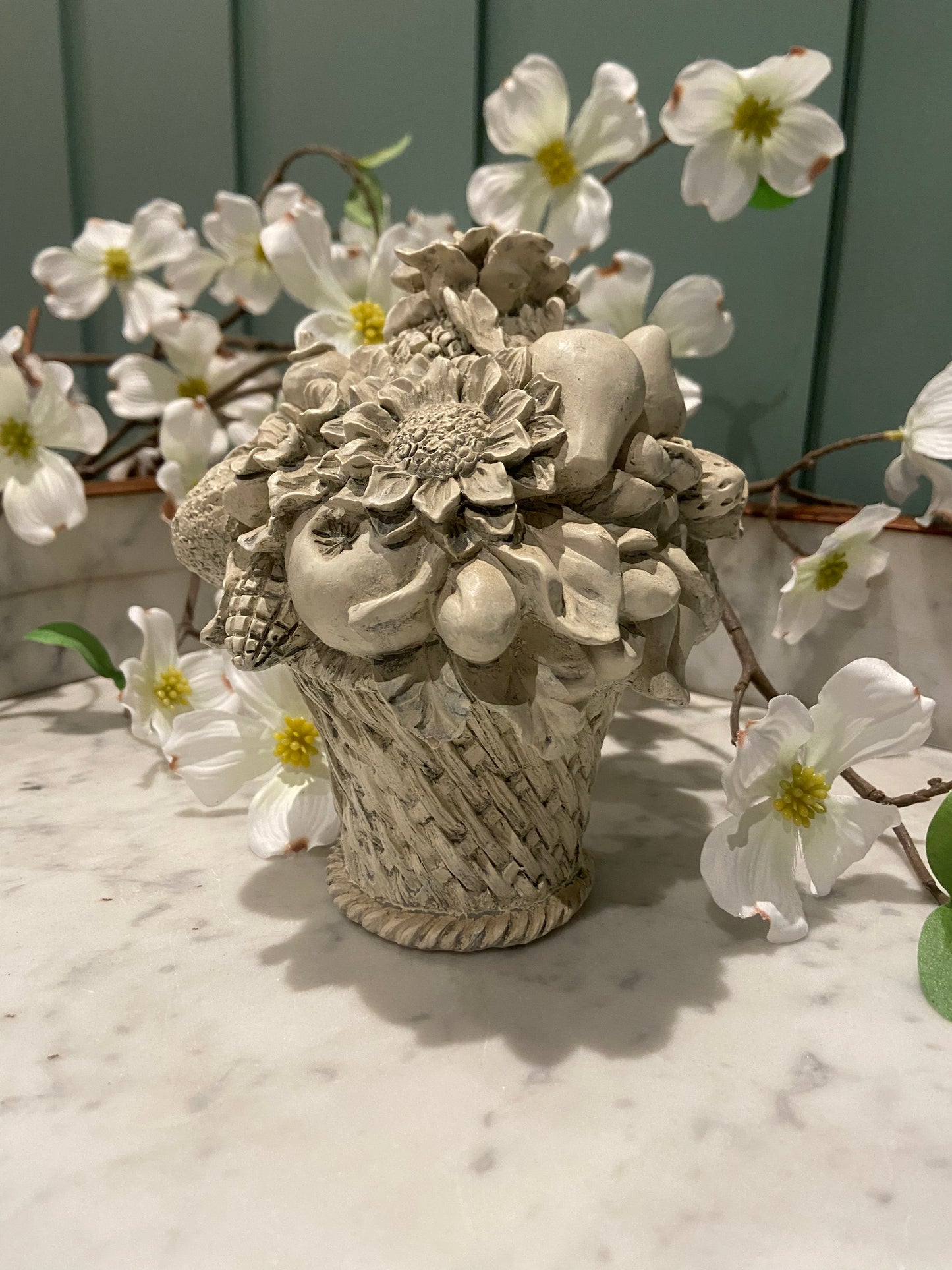 Panier de fruits en résine