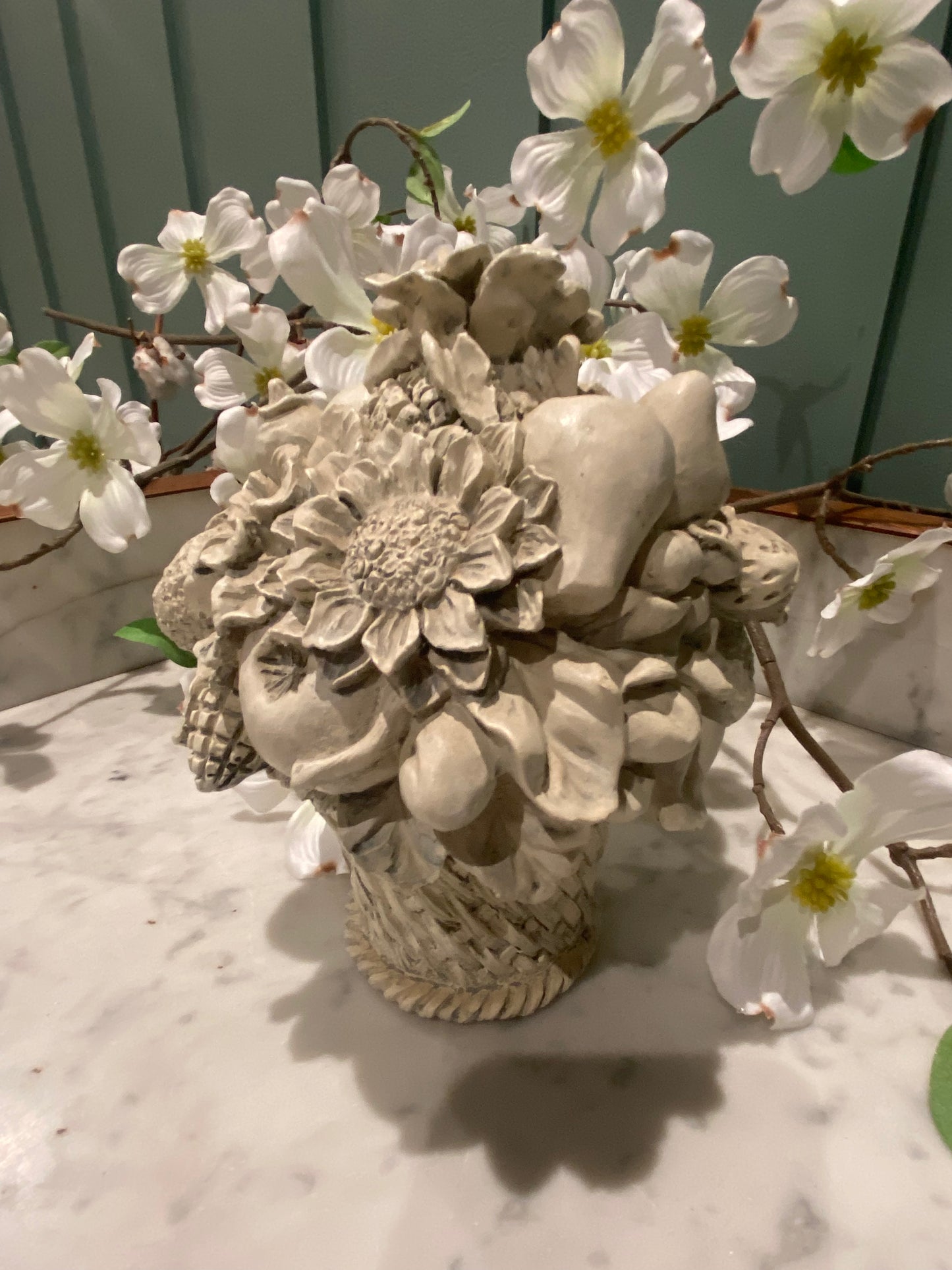 Panier de fruits en résine