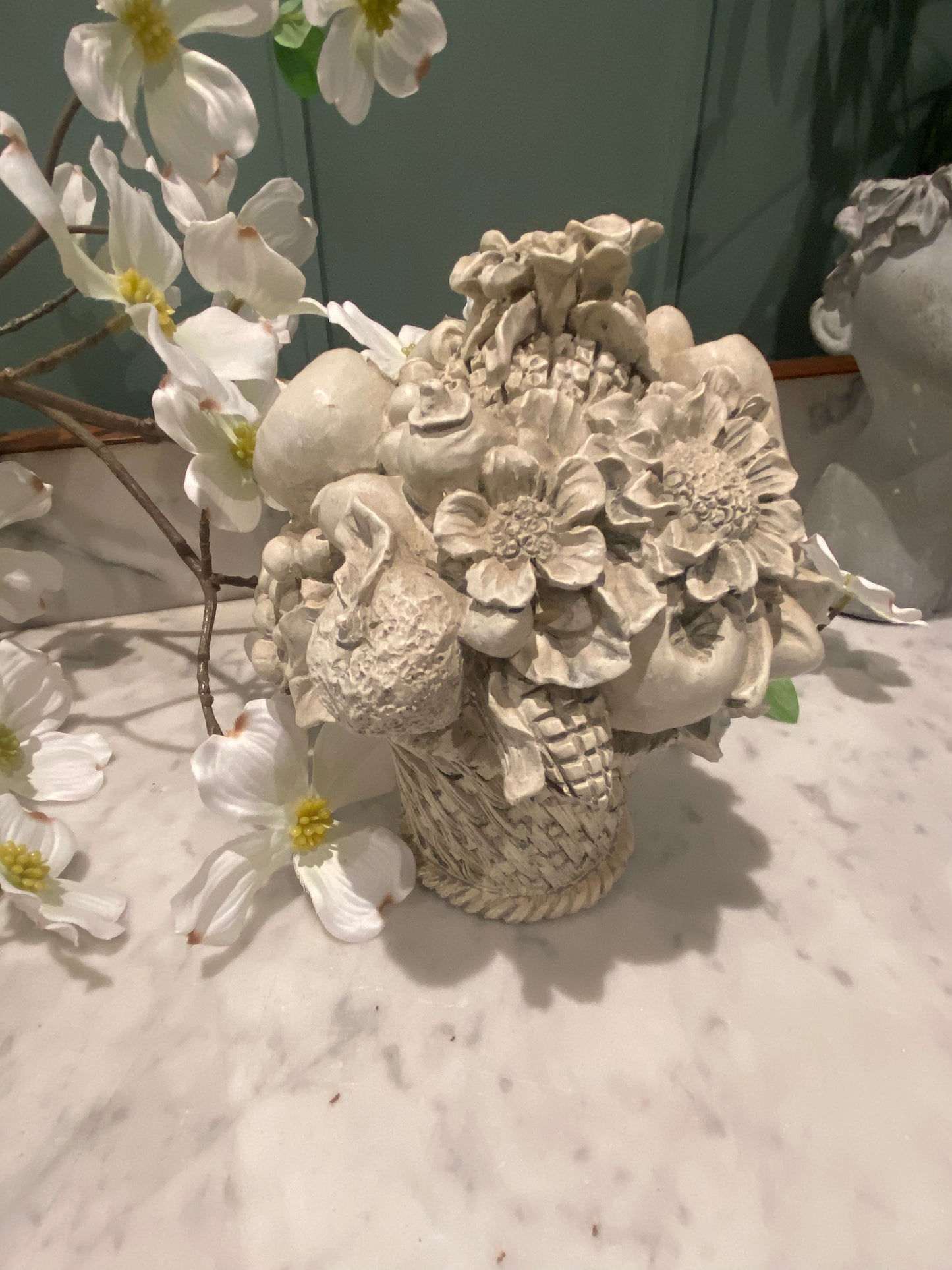 Panier de fruits en résine