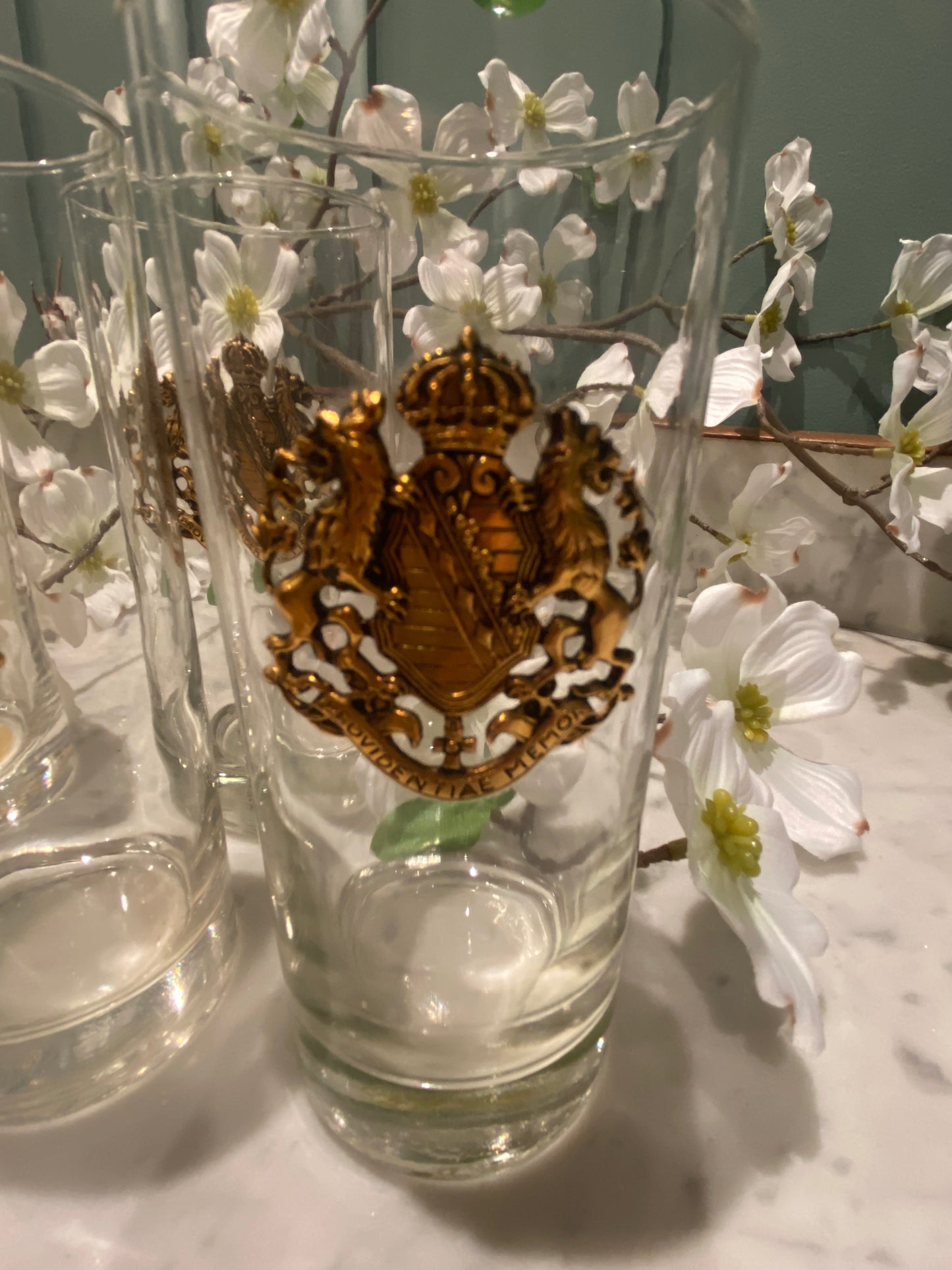 Verres décor écusson doré