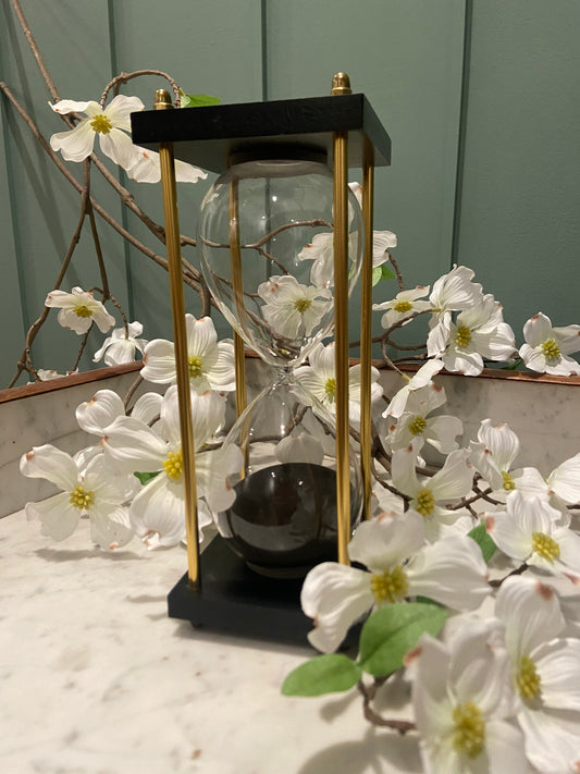 Sablier noir et doré