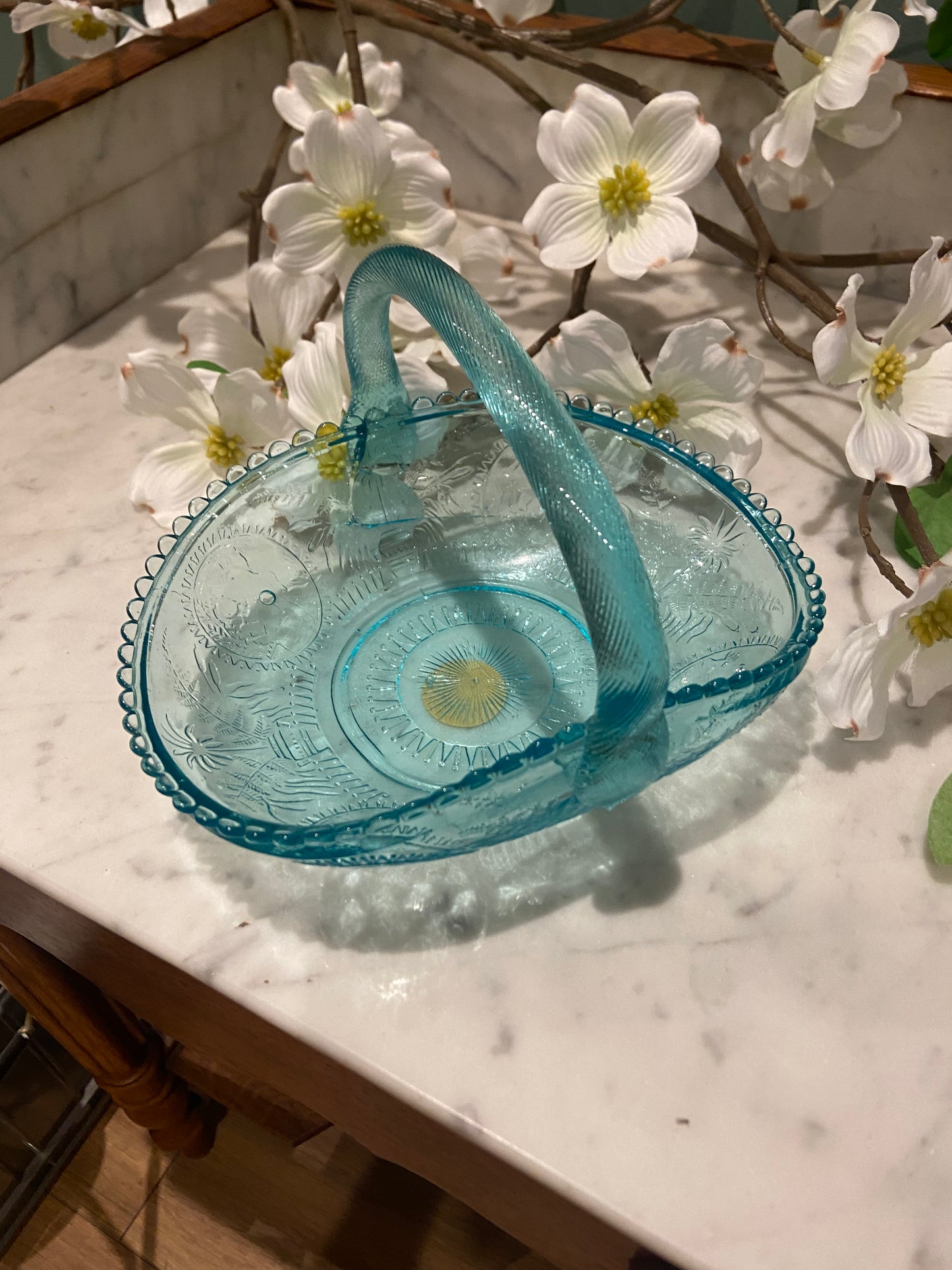 Panier décoratif en verre bleu azur