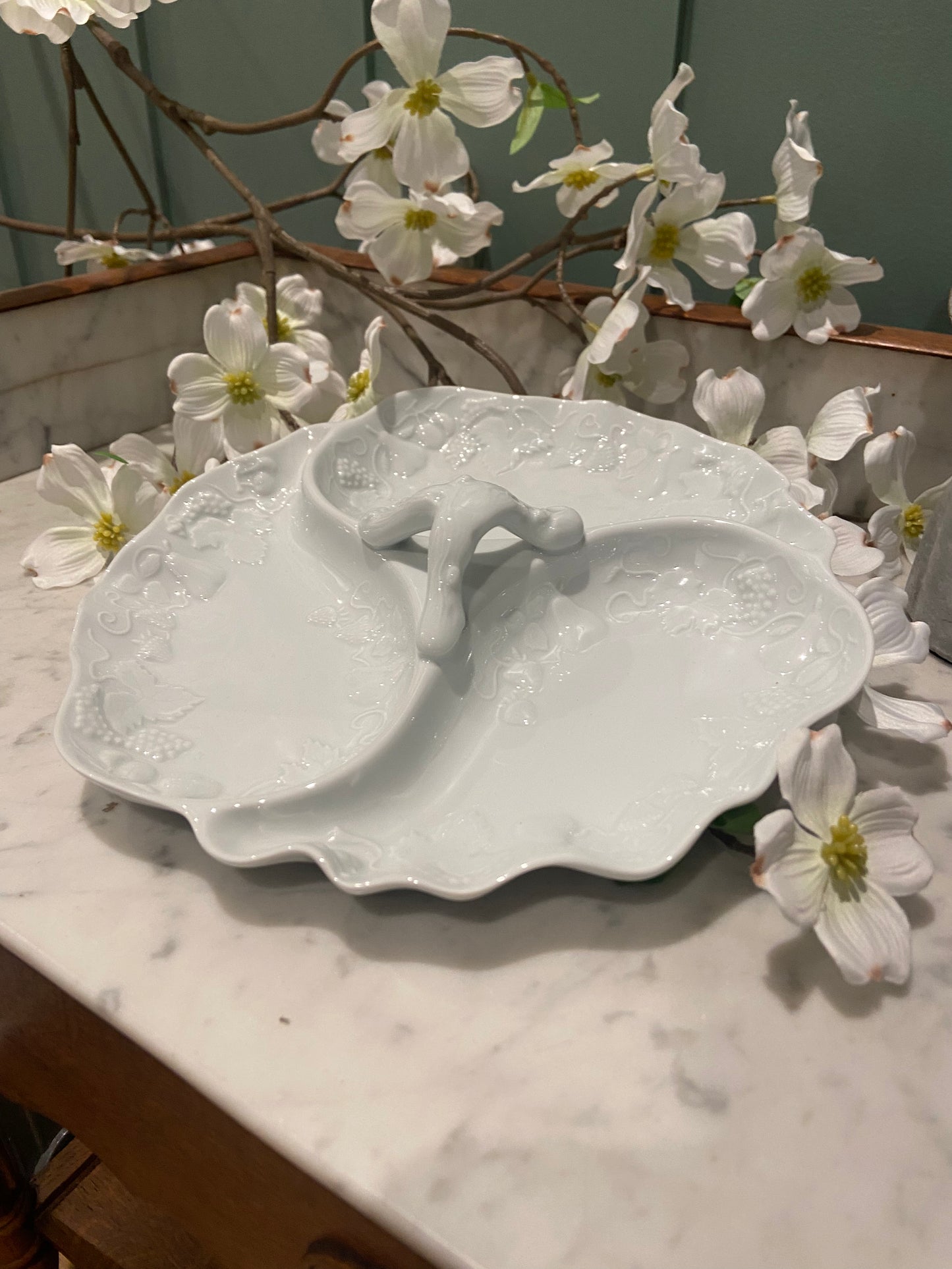 Plat 3 compartiments en porcelaine sculptée
