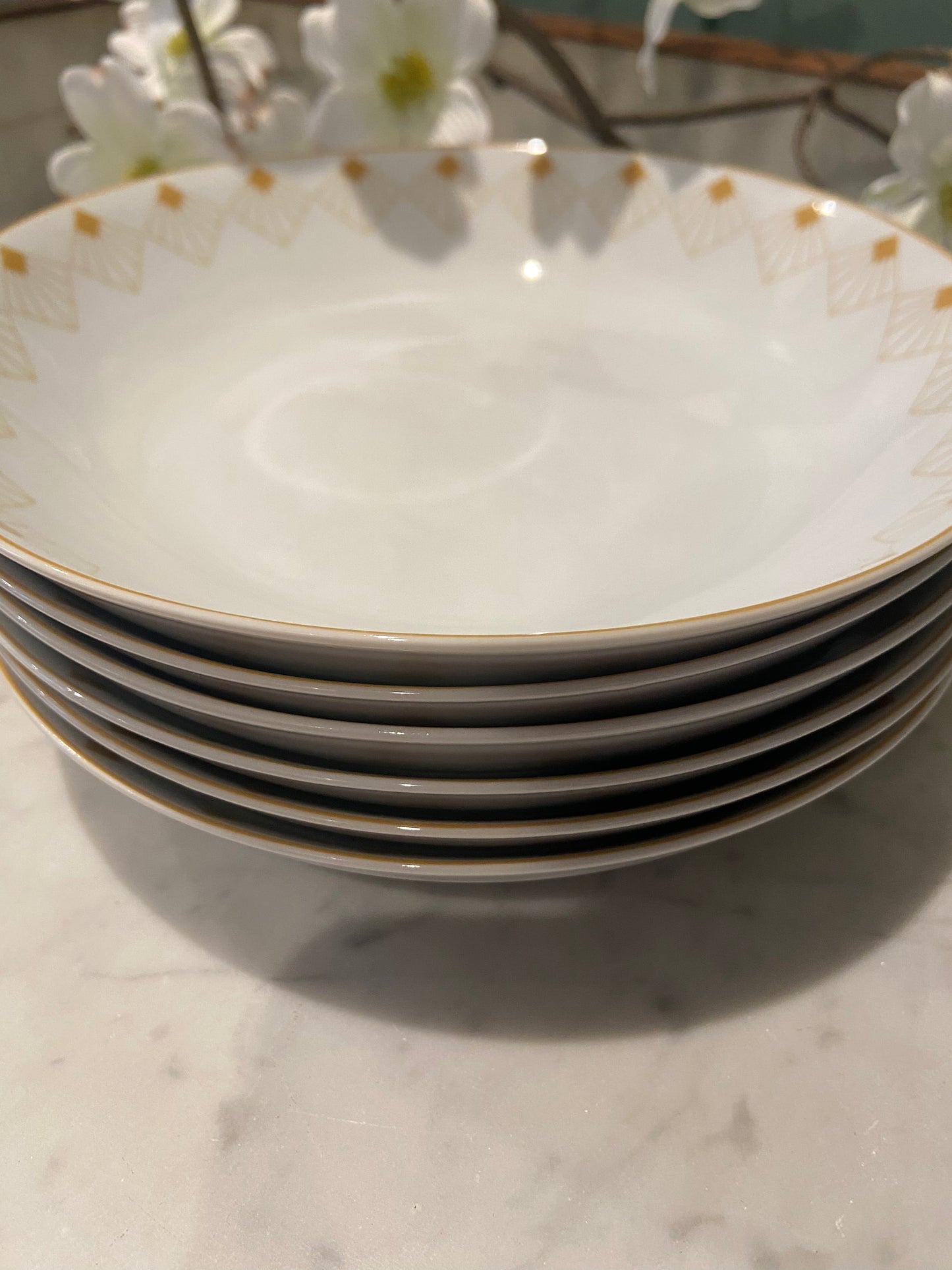 Assiettes décor géométrique doré