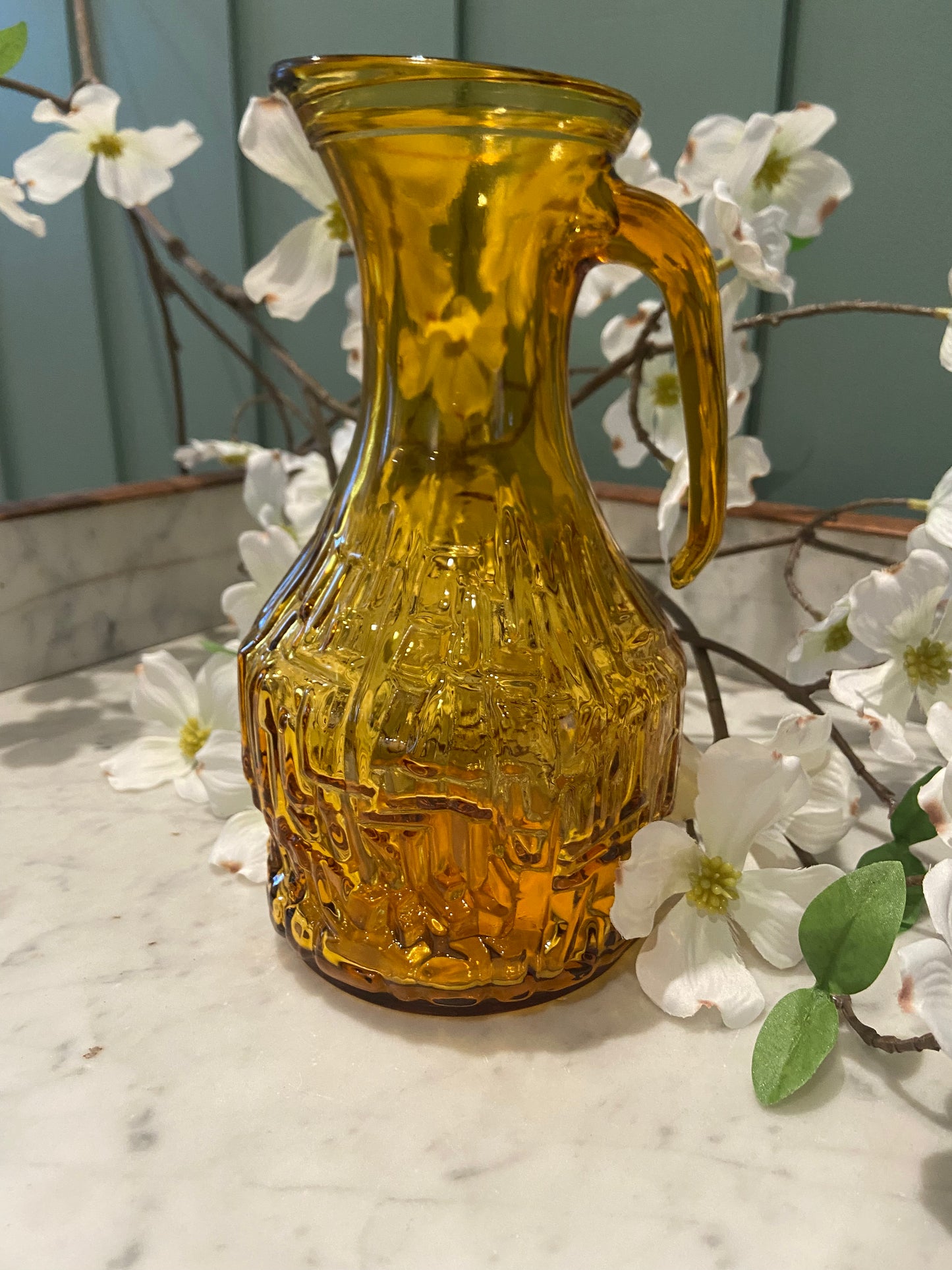 Carafe en verre ambré