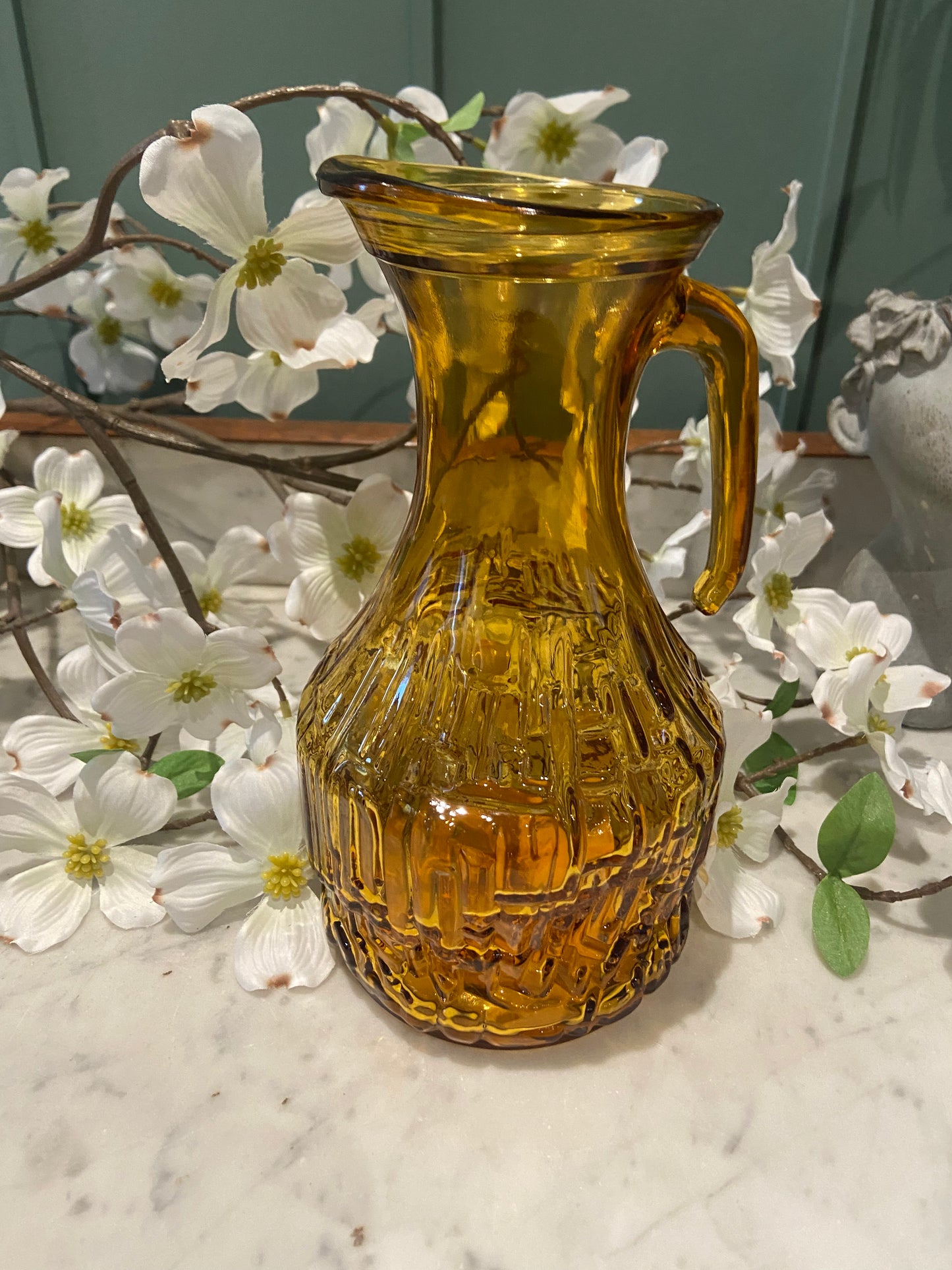 Carafe en verre ambré