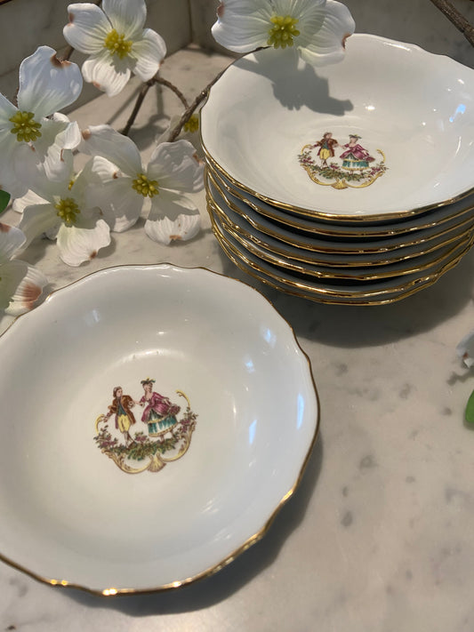 Lot de 8 coupelles en porcelaine française