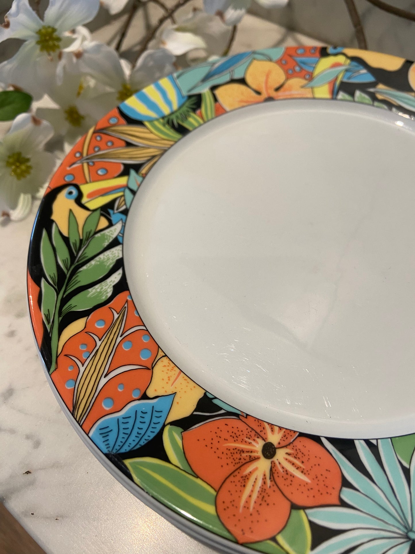 Lot de 4 assiettes en porcelaine– Décor tropical au toucan