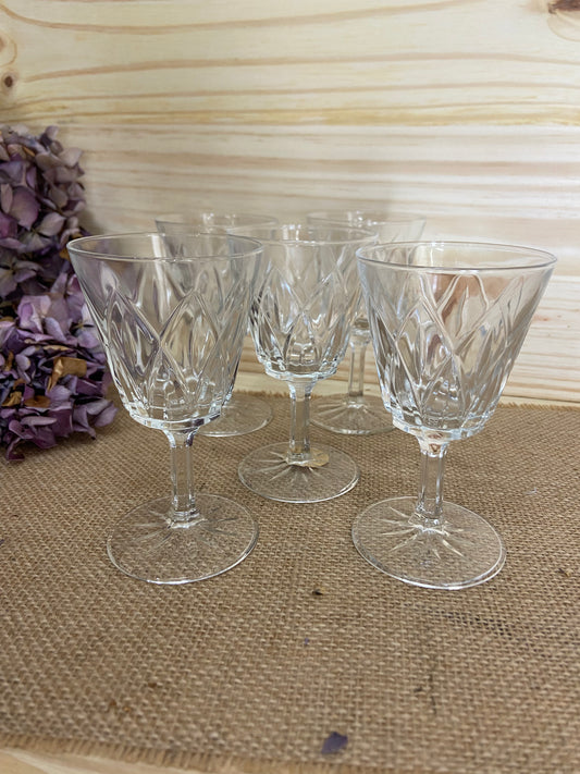 Verres à vin ciselés
