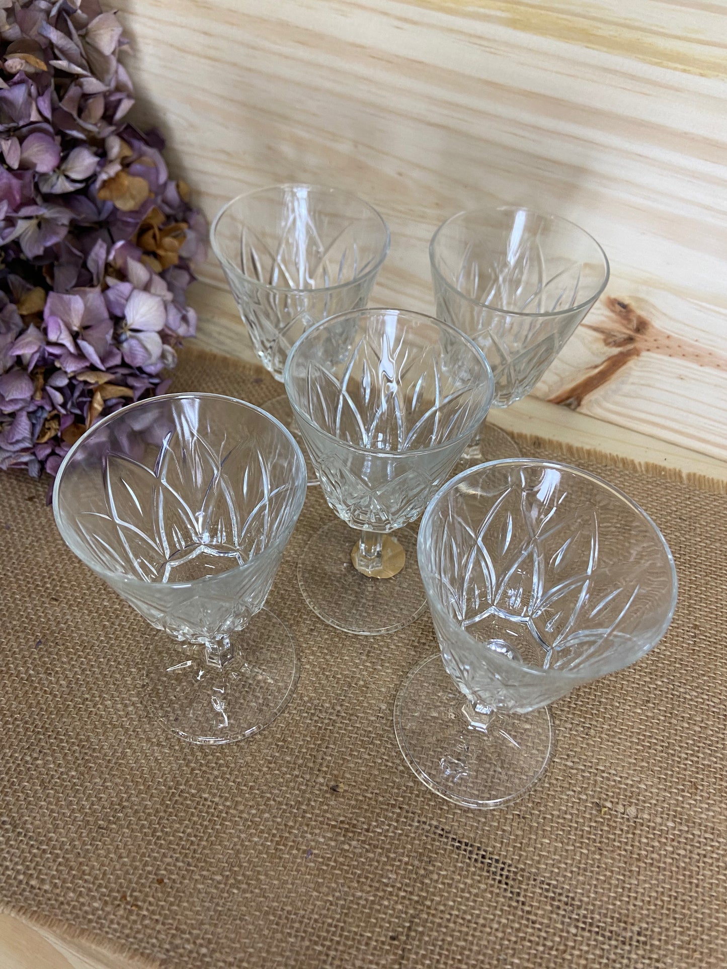 Verres à vin ciselés