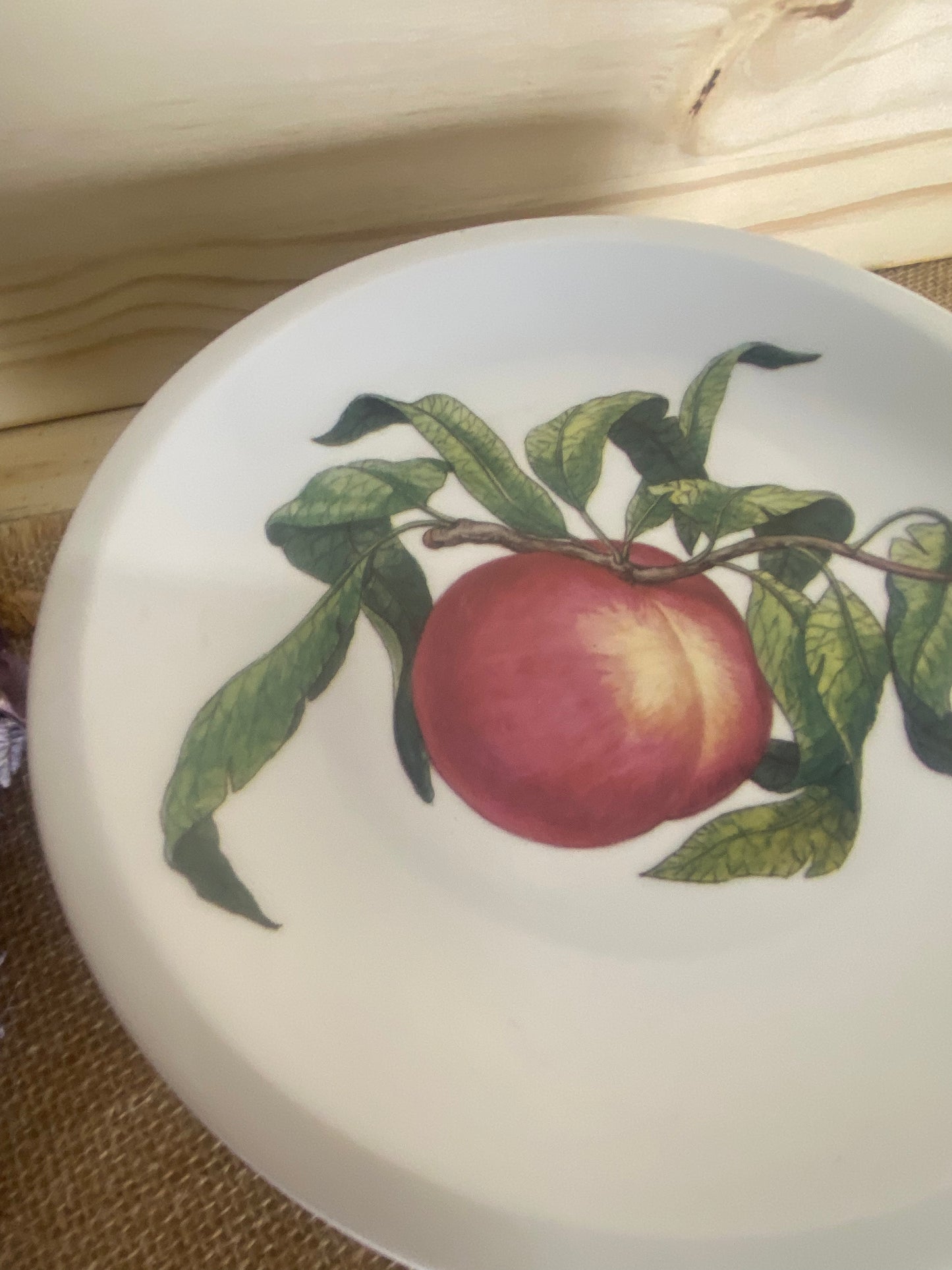 6 assiettes à dessert en porcelaine motif pêche et feuilles